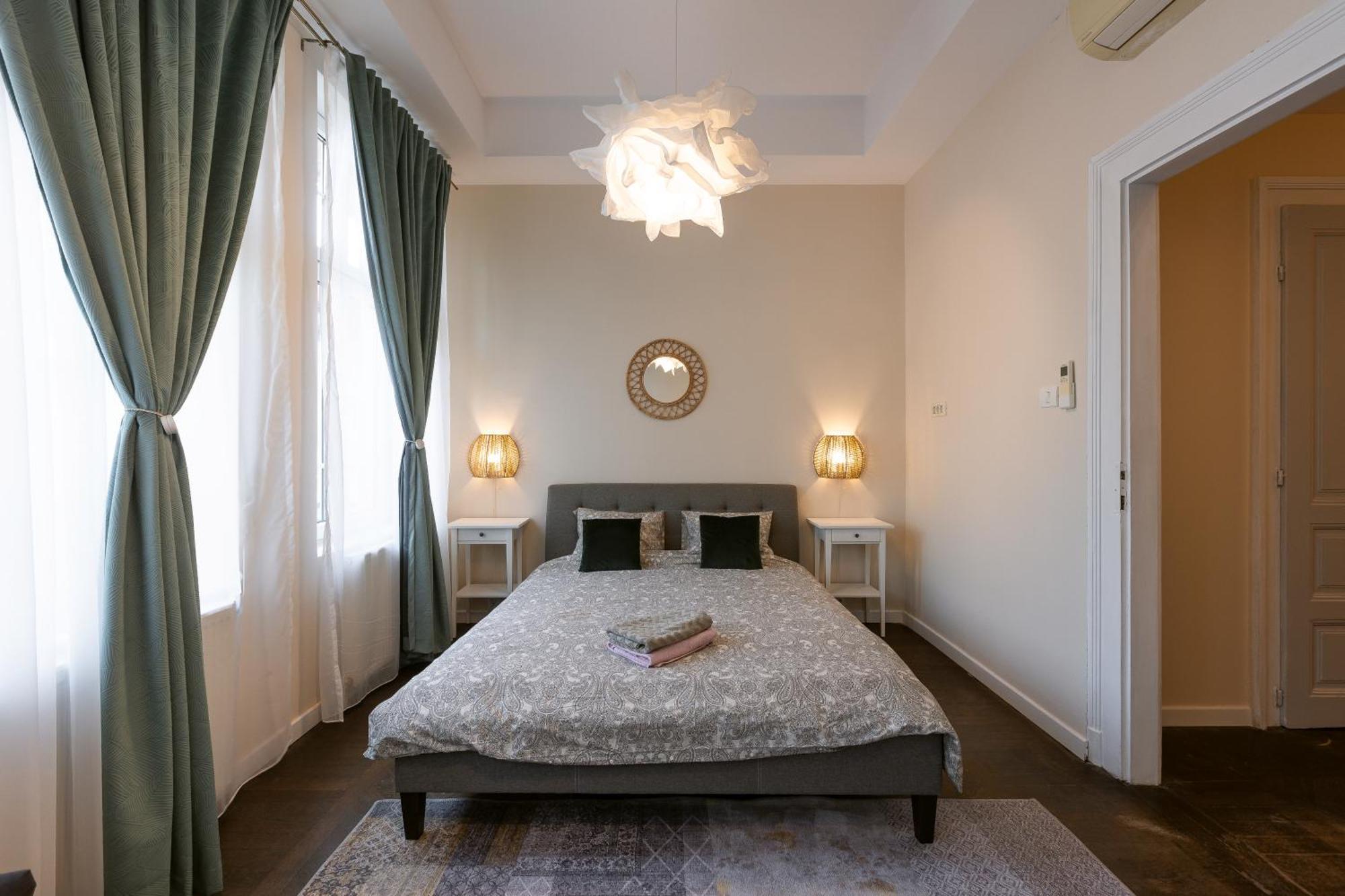 Central Charm - 2Br Apartment 티미쇼아라 외부 사진